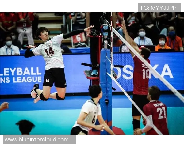 加拿大男排对阵俄罗斯队的精彩较量引发球迷热议与期待