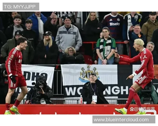 利物浦与利兹联激战正酣比分揭晓引发球迷热议