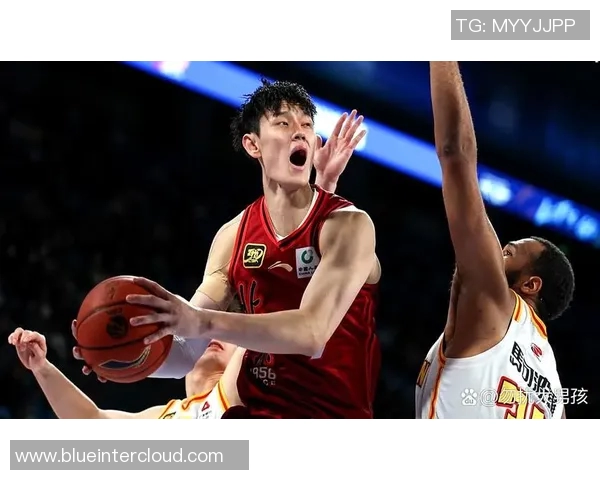 曾凡博的篮球之路：从青涩少年到职业赛场的奋斗历程与梦想追逐